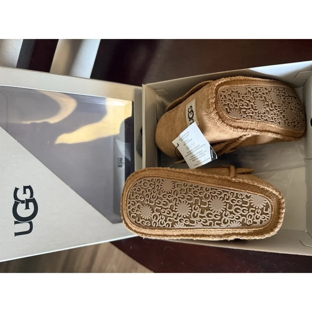 UGG BABY CLASSIC SIZE 04/05 (12-18 months) in Chestnut new in box with tag